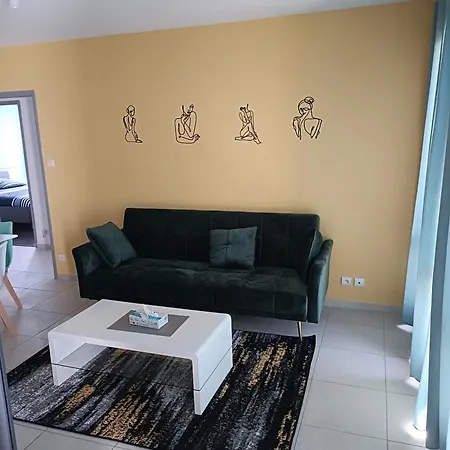 Apartment Centre, 6 Voyageurs *