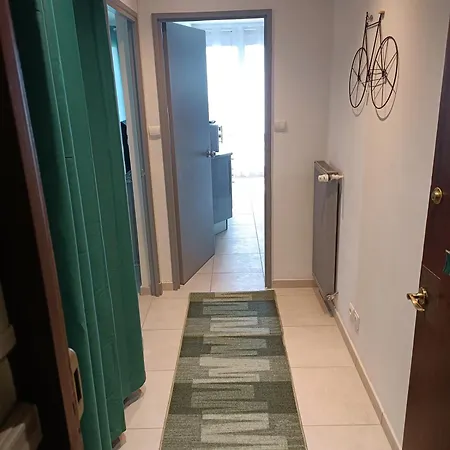 Apartment Centre, 6 Voyageurs