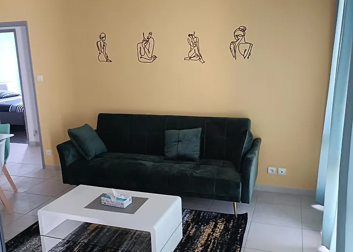 Apartment Centre, 6 Voyageurs *