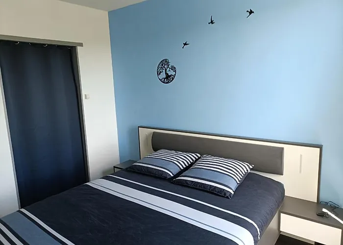 Centre, 6 Voyageurs Apartment *