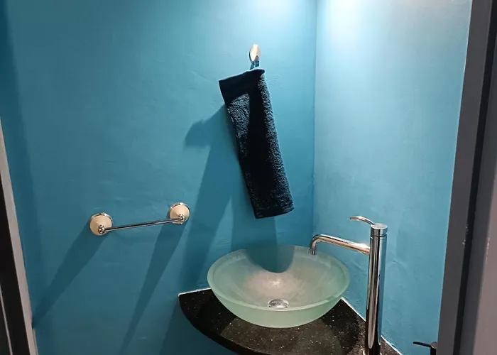 Centre, 6 Voyageurs Apartment *